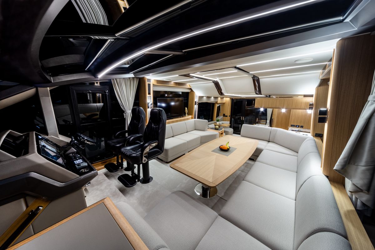 Galeon 680 FLY yacht