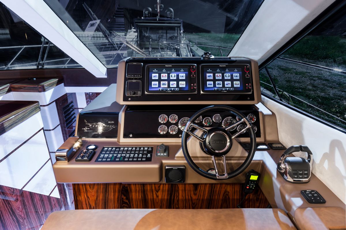 GALEON 550 FLY yacht