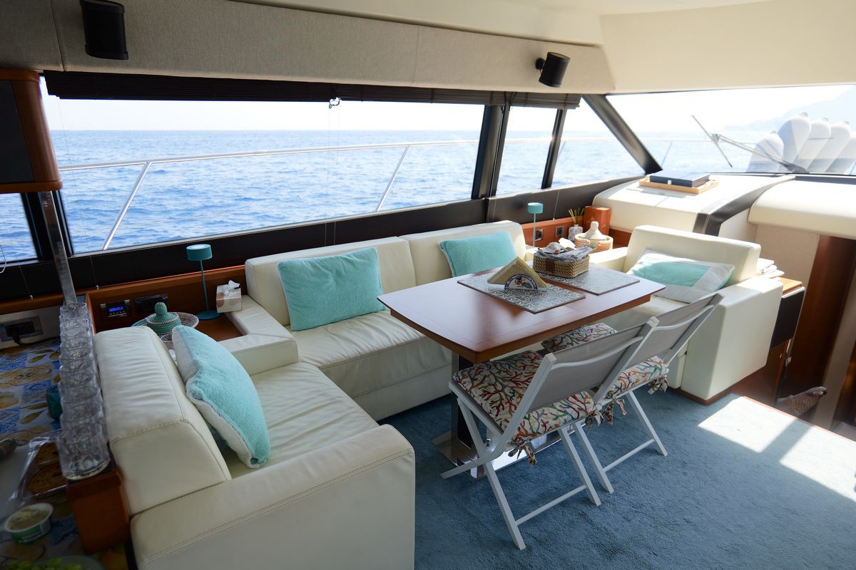 PRESTIGE 620 yacht