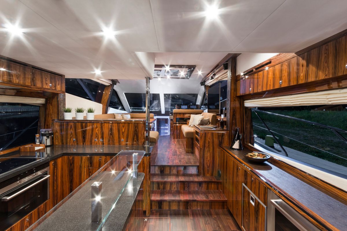 GALEON 550 FLY yacht