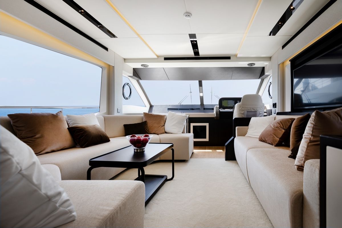 Majesty 62 yacht