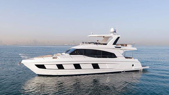 Majesty 62 yacht