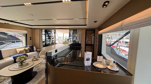 MAJESTY 112 TERRACE yacht