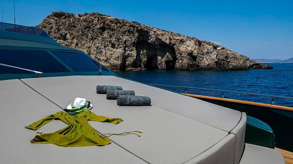 CAN'T REMEMBER yacht