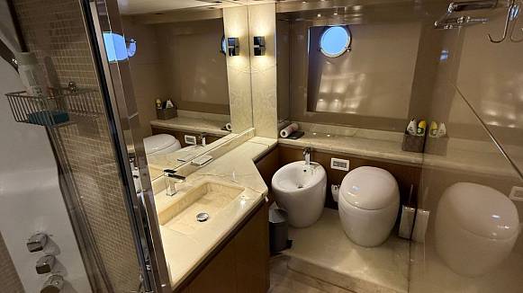 DOMINATOR 640 S yacht