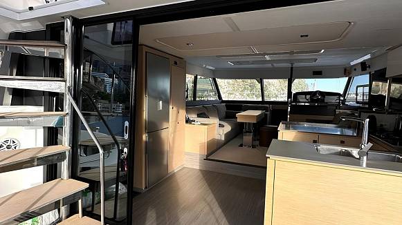 Fountaine Pajot My6 yacht