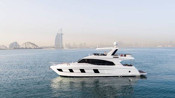 Majesty 62 yacht