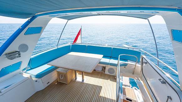 PRESTIGE 620 yacht