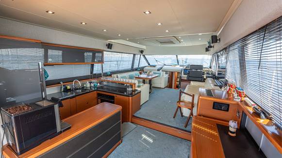 PRESTIGE 620 yacht
