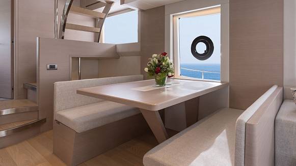 Nomad 70 SUV yacht