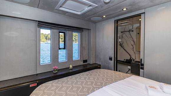 SUNREEF 60 SAILING yacht