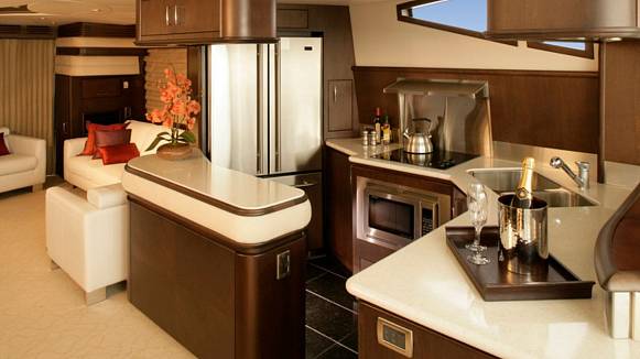 MARQUIS 690 FLY yacht