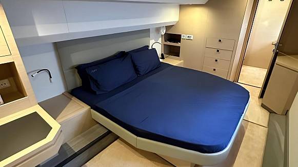 Fountaine Pajot My6 yacht