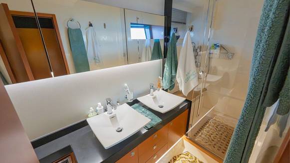 PRESTIGE 620 yacht
