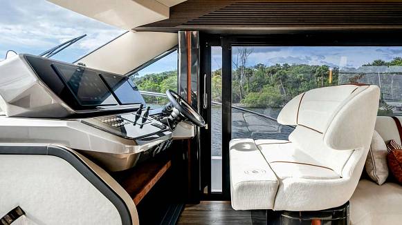 GALEON 520 FLY yacht