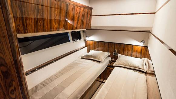 GALEON 550 FLY yacht