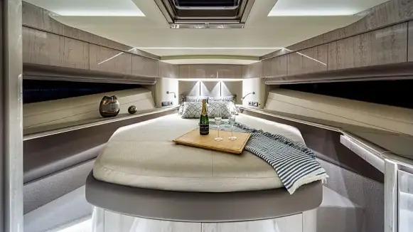 GALEON 700 SKY yacht