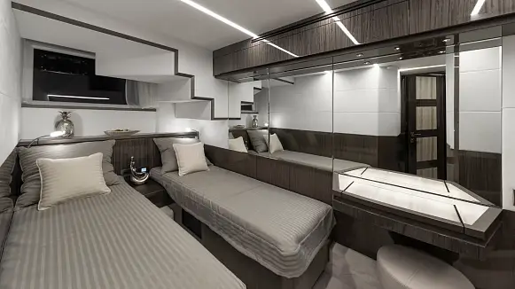 GALEON 650 SKY yacht