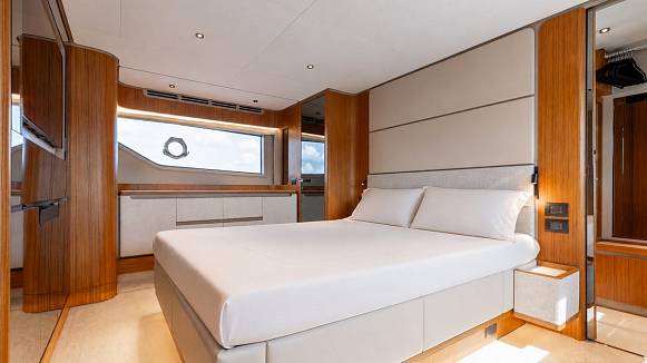 KATRIN I yacht