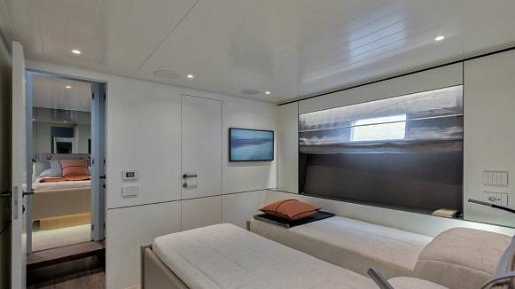 BGX 73 yacht