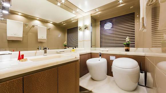 DOMINATOR 640 S yacht