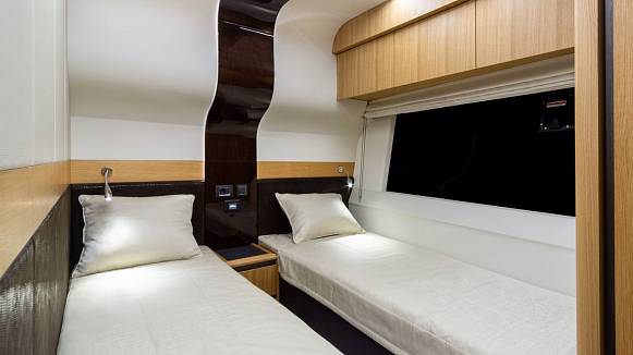 GALEON 680 FLY yacht