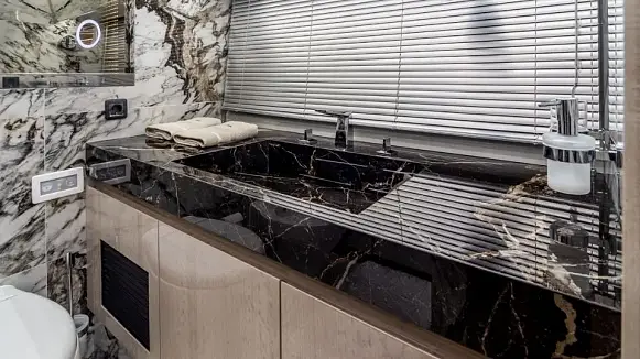 GALEON 700 SKY yacht