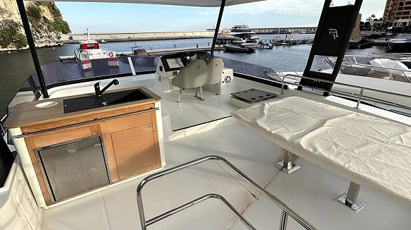 Fountaine Pajot My6 yacht