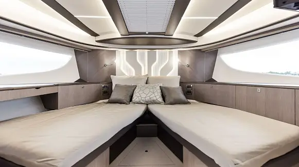 GALEON 450 HTC yacht