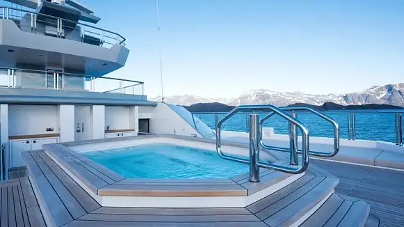 CLOUDBREAK yacht