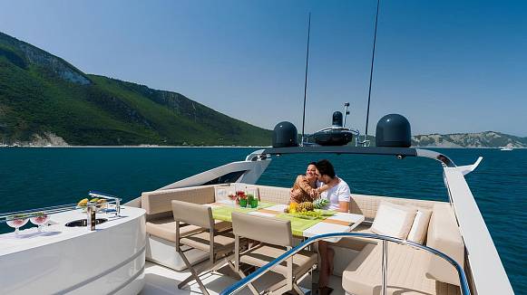 DOMINATOR 640 S yacht