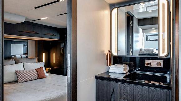 GALEON 520 FLY yacht