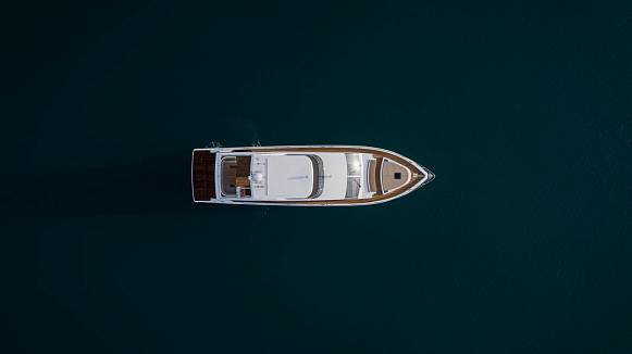 Majesty 62 yacht