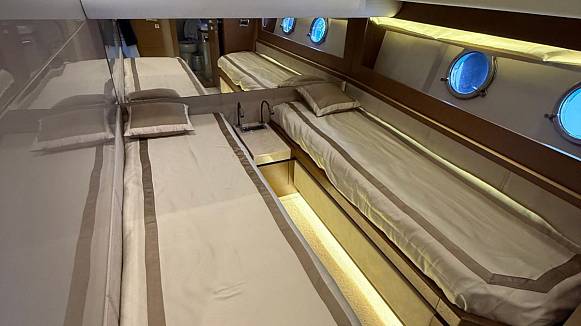 DOMINATOR 640 S yacht