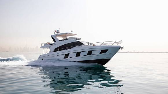 Majesty 62 yacht