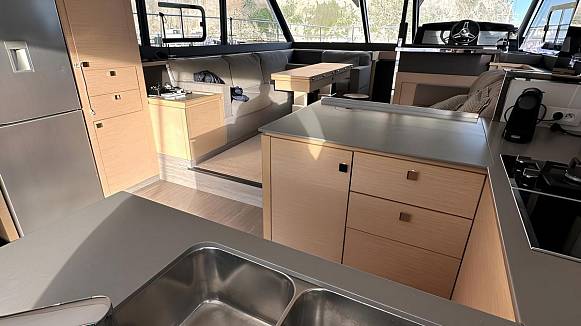 Fountaine Pajot My6 yacht