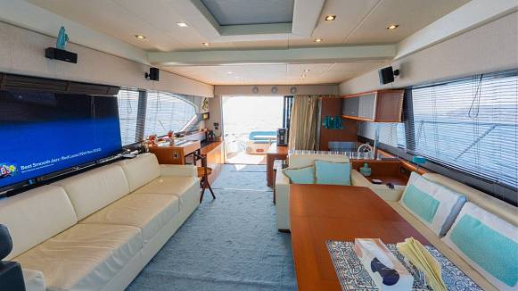PRESTIGE 620 yacht