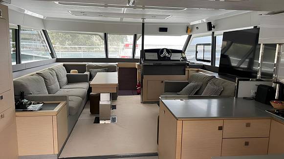 Fountaine Pajot My6 yacht