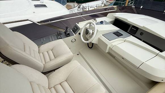 DOMINATOR 640 S yacht