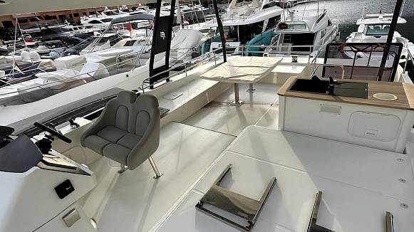 Fountaine Pajot My6 yacht