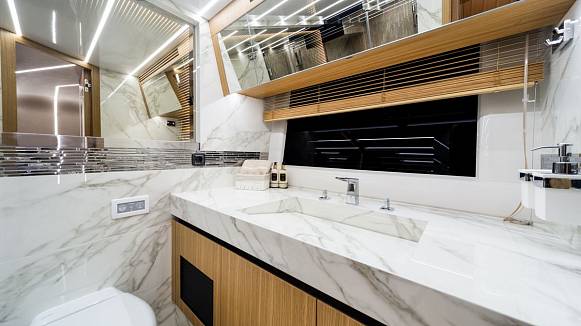 GALEON 680 FLY yacht