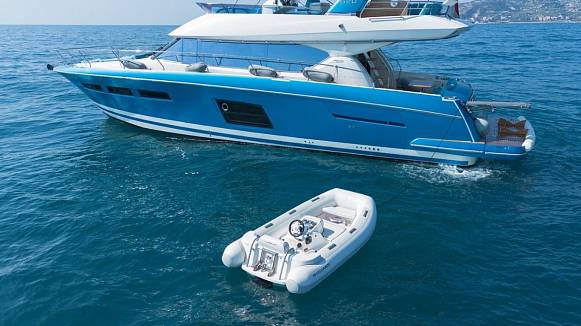 PRESTIGE 620 yacht