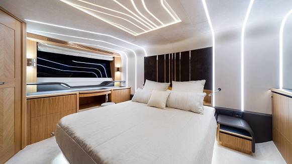 GALEON 680 FLY yacht