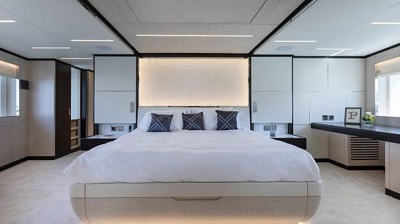 MAJESTY 120 yacht