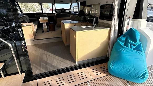 Fountaine Pajot My6 yacht