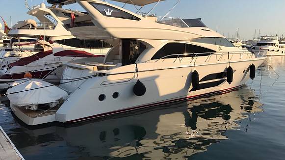DOMINATOR 640 S yacht
