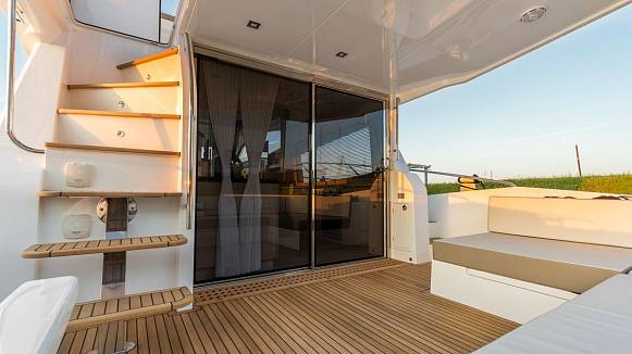 GALEON 550 FLY yacht