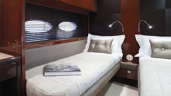PRINCESS 72 yacht