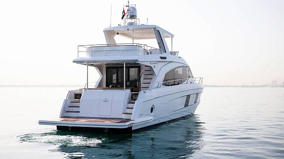 Majesty 62 yacht