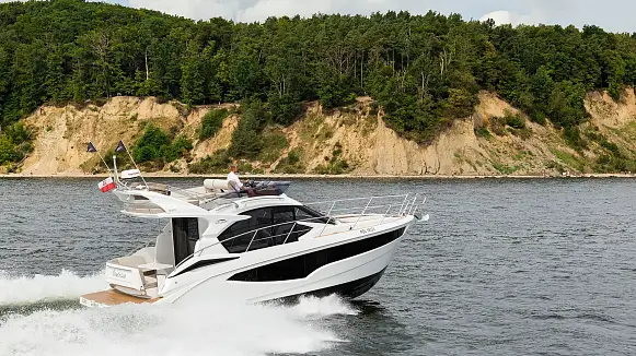 GALEON 360 FLY yacht